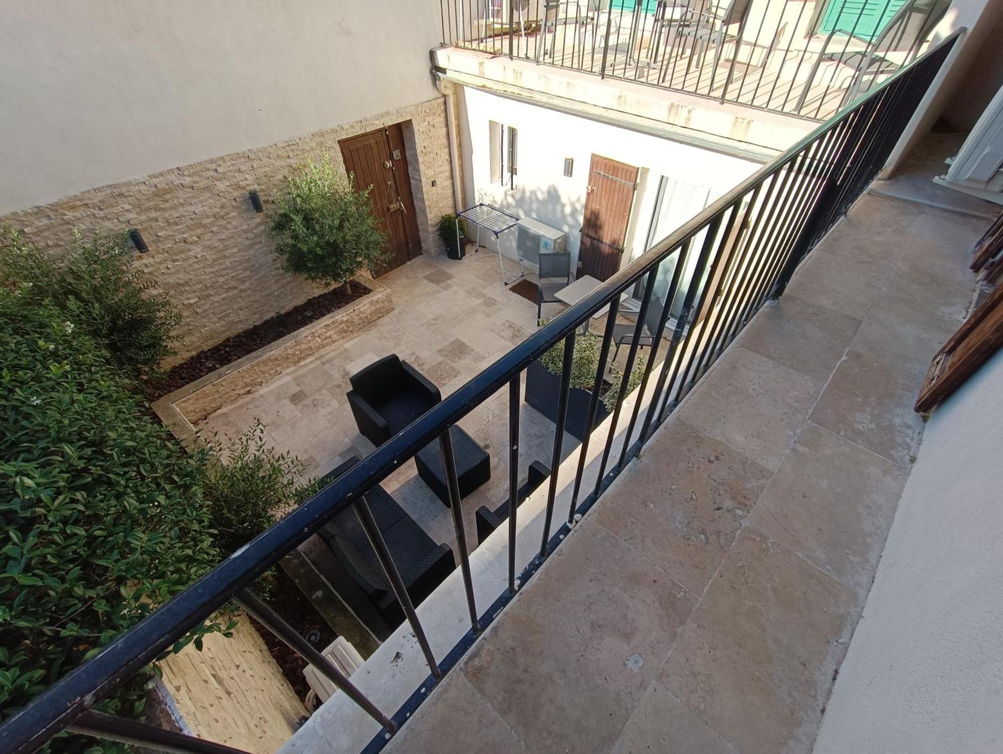 Appartements Et Studio Renoves En 2022, Intra Muros Avignon Exterior foto